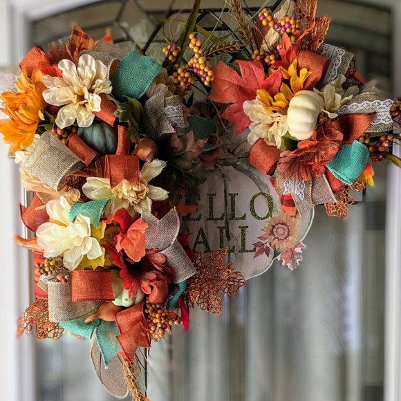 A Gorgeous, Hello Fall wreath - Picture 5 of 10